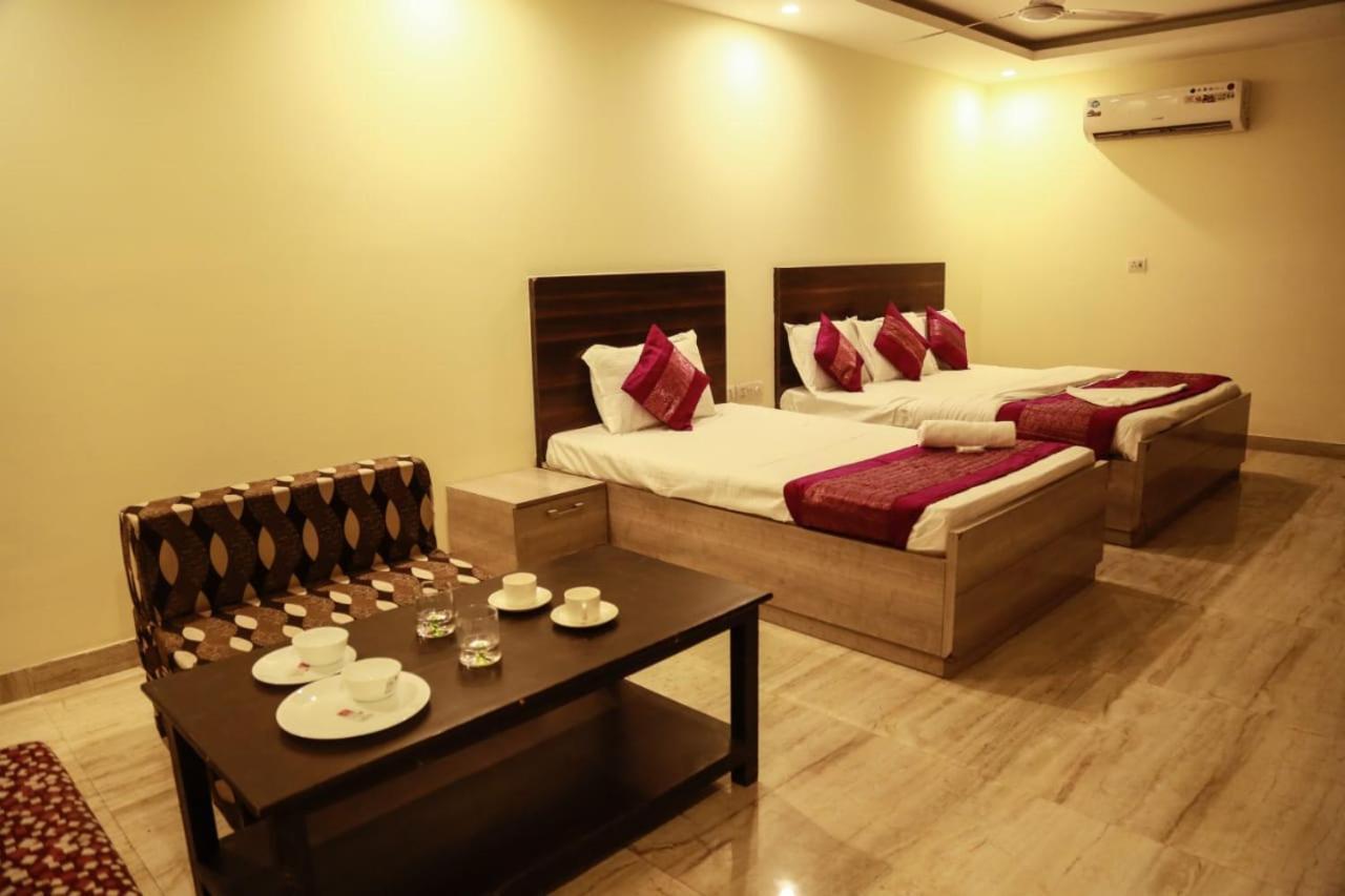 Basoya Farm 2Bhk Villla With Pool - 10 Min Away From Chattarpur 파리다바드 외부 사진